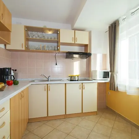 Jagoda 1070 * Labin (Istria)